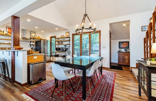 Pedlars Edge Casa | Incredible Mountain Views - Modern Four Bedroom Home - Five Minute Walk to Slope