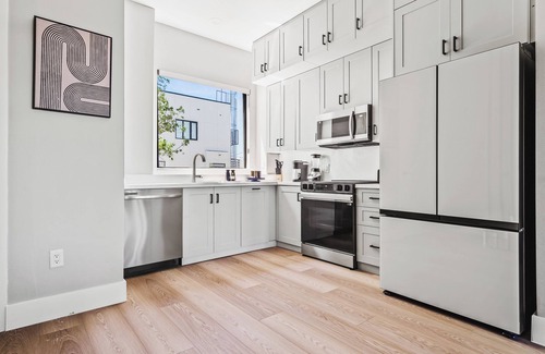 Fort Worth Casa | Incredible New Modern Magnolia Townhome 2 bedrooms