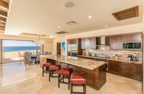 Los Cangrejos II y III Condominio | Incredible Oceanfront Penthouse at Ocean Club Residences - Four Bed, Five Bath