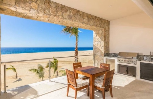 Los Cangrejos II y III Condominio | Incredible Oceanfront Penthouse at Ocean Club Residences - Four Bed, Five Bath