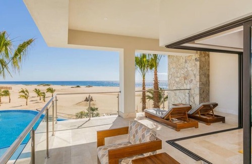 Los Cangrejos II y III Condominio | Incredible Oceanfront Penthouse at Ocean Club Residences - Four Bed, Five Bath