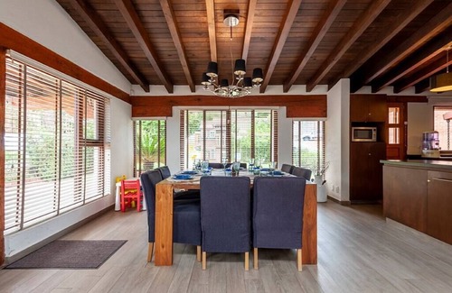 Valle de Bravo Casa | Incredible Property with Huge Garden and Pool!