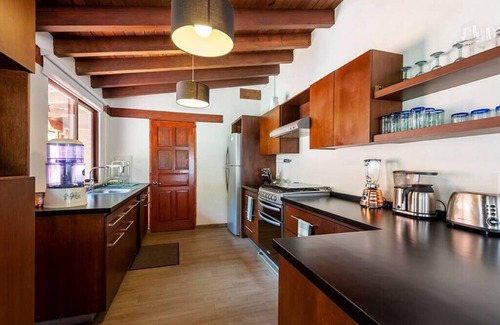 Valle de Bravo Casa | Incredible Property with Huge Garden and Pool!