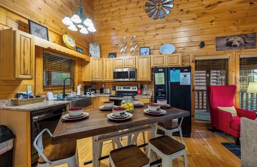 Sevierville Cabina | Incredible Vibes, Cozy Fires, and Pure Relaxation!