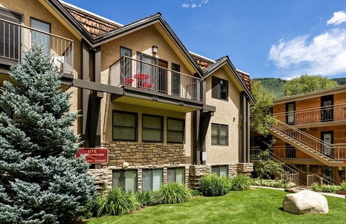 Aspen Condominio | ¡Vistas increíbles en condominio abierto de 2 habitaciones en Aspen Core! Caminata a la góndola.