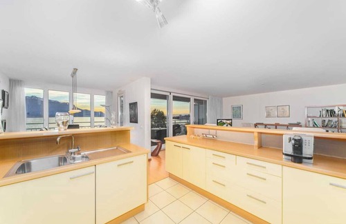 Montreux City Centre Apartamento | Incredible views of Montreux Lake 2BD Appartment