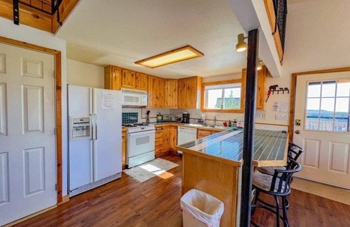 Red Lodge Casa | Incredible Views - Sleeps 19 People- Perfectly Situated Between Red Lodge Mountain and Downtown!