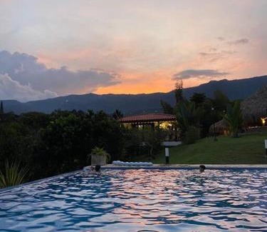 Tamesis Casa | increible casa de campo con piscina y jacuzzi!
