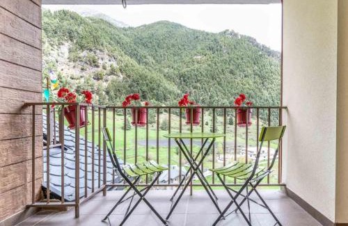 Arinsal Apartamento | Increibles Vistas Al Valle De Arinsal NY - A Pie De Pistas - Parking Incluido l by BonesVacances