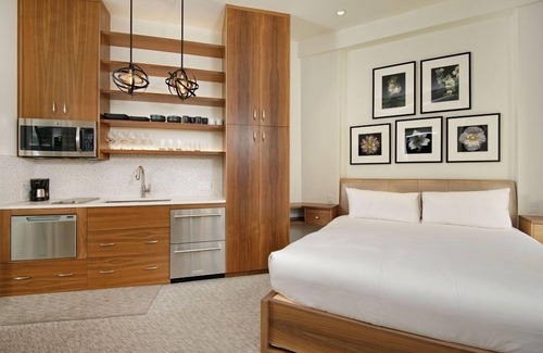 Downtown Hotel | Independence Square 212 | Studio with Beautiful Finishes. A+ Location in Downtown Aspen