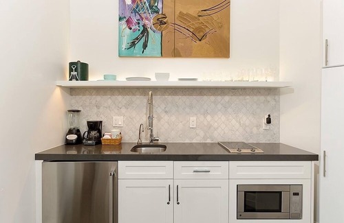 Aspen Hotel | Independence Square 310 | Chic, Remodeled Studio w/ Great Location in Aspen, A/C, & Kitchenette