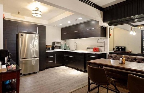 Aspen Hotel | Independence Square 310 | Chic, Remodeled Studio w/ Great Location in Aspen, A/C, & Kitchenette