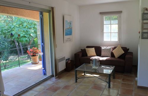 Tourrettes Casa | Dormitorio independiente de 30m2 con una casa de campo provenzal