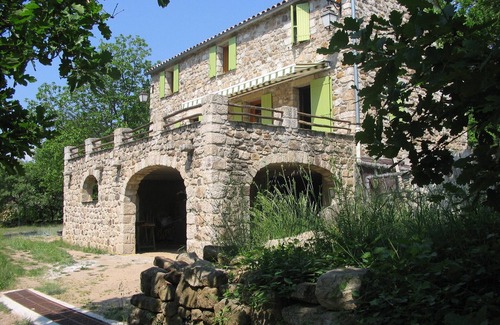 Payzac Casa | Casa en el sur de Ardèche en 3000 m² de terreno con árboles, piscina privada, vista de la naturaleza