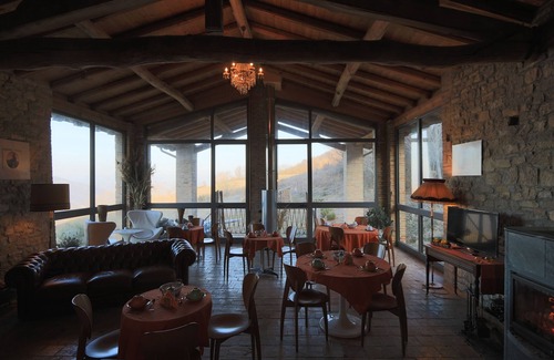 Pellegrino Parmense Otro | Agriturismo B & b habitaciones para familias individuales y grupos. Piscina, spa, restaurante