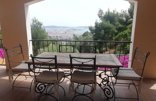 Toulon Apartamento | Independent accommodation in a villa, breathtaking sea view, beautiful terrace, swimming pool