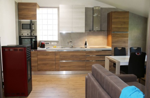 Aritzo Condominio | Apartamento independiente Agrifoglio en casa de vacaciones con jardín y barbacoa