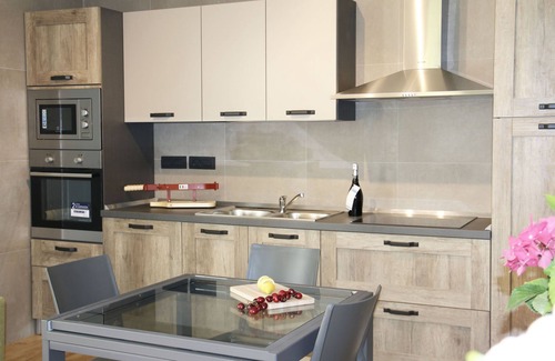 Aritzo Apartamento | Apartamento independiente Cherry en casa de vacaciones con jardín y barbacoa.