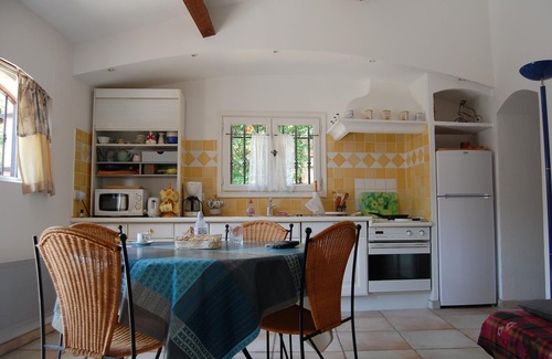 Auribeau-sur-Siagne Cabaña | Casa independiente para 4 personas en Auribeau / Siagne con terraza con barbacoa