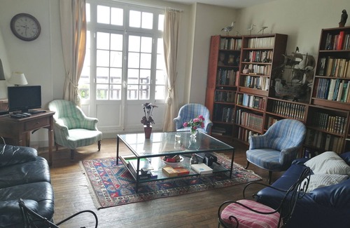Luc-sur-Mer Apartamento | Planta baja independiente con jardín a la orilla del mar.