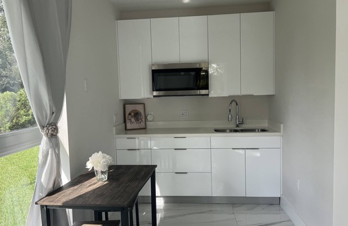 Princeton Casa | 🏝Independent Guest House w/pool.>free parking🏝