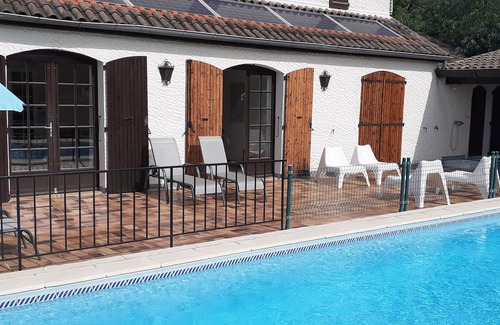 Chauzon Casa | tranquila casa de campo independiente con piscina climatizada en el sur de Ardèche 6/7 personas