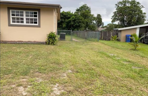 Central Fort Lauderdale Apartamento | INDEPENDENT Room w/ PRIVATE entrance close to FLL