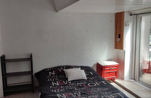 Besse-sur-Issole Casa | Independent studio
