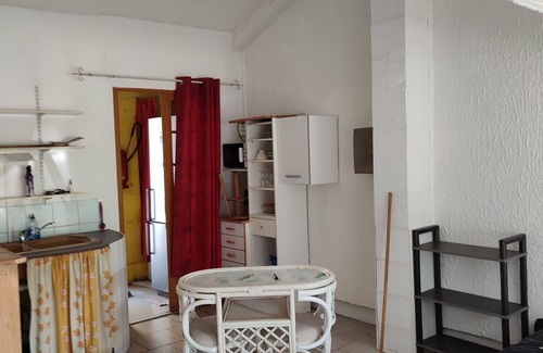 Besse-sur-Issole Casa | Independent studio
