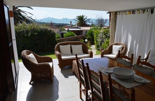 Baja Sardinia Casa | Villa independiente en el parque junto al mar