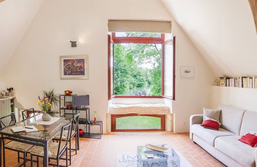 Thury Cabaña | Independiente Water Mill Cottage en Rix, Borgoña, en 14 acres de prados y agua