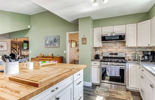 Martinsville Condominio | Indianapolis Area Gem: Hike, Bike & Golf!
