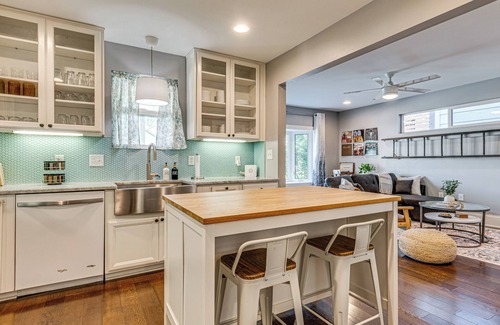 Fountain Square Cabaña | Indianapolis Getaway w/ Deck & Fire Pit!