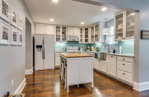 Fountain Square Cabaña | Indianapolis Getaway w/ Deck & Fire Pit!