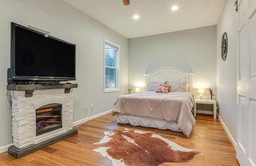 Indianapolis Cabaña | Indianapolis Home w/ Fire Pit: 3 Mi to Downtown!