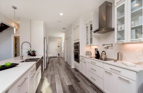 Indianapolis Casa | Stylish Surrey Park Home w/ Pool, Fire Pit, Gourmet Kitchen, Outdoor Grill + Bar