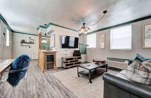 Central Oklahoma City Casa | Indie Escape-2 in 1- stone’s throw to the Plaza