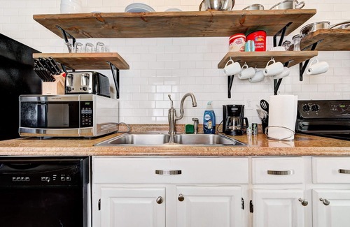 Central Oklahoma City Casa | Indie Escape-2 in 1- stone’s throw to the Plaza