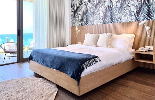 Kfardebian Casa | Indigo Jungle: Beachfront Exotic Room in Batroun