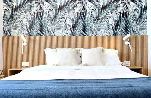 Kfardebian Casa | Indigo Jungle: Beachfront Exotic Room in Batroun