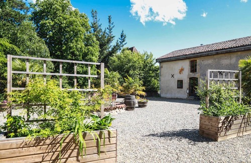 Heres Casa | Individual Rural Gite - Le Pigeonnier - beautiful shared pool
