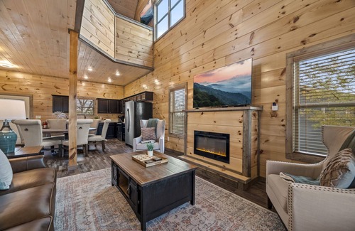 Sevierville Cabina | Indoor Heated Pool, Hot Tub, Laser Tag, Arcades, Grill, Deck