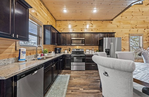 Sevierville Cabina | Indoor Heated Pool, Hot Tub, Laser Tag, Arcades, Grill, Deck