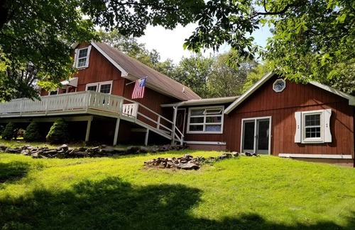 Albrightsville Chalet De Esquí | Indoor hot tub, 5 lakes and 2 pools, ski and water resorts, gated community