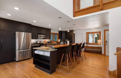 Powells Point Casa | Indoor Hot Tub, Barrel Sauna, Pool, Natural Light!