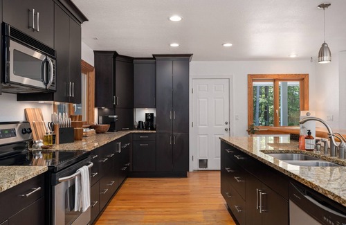 Powells Point Casa | Indoor Hot Tub, Barrel Sauna, Pool, Natural Light!