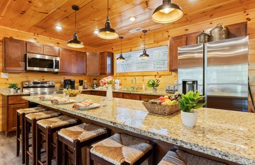 Gatlinburg - Pigeon Forge Cabina | Indoor Pool and Sweeping Views