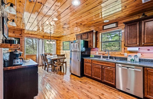 Pigeon Forge Cabina | ¡Ven a hacer A Pearl's Splash en esta cabina de Smoky Mountain POOL!