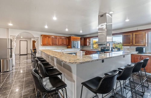 Sturgeon Bay Casa | Indoor Pool, Game RM, Movie RM! Sleep 24! Private!