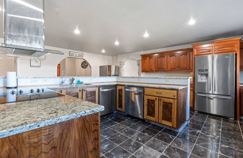 Sturgeon Bay Casa | Indoor Pool, Game RM, Movie RM! Sleep 24! Private!